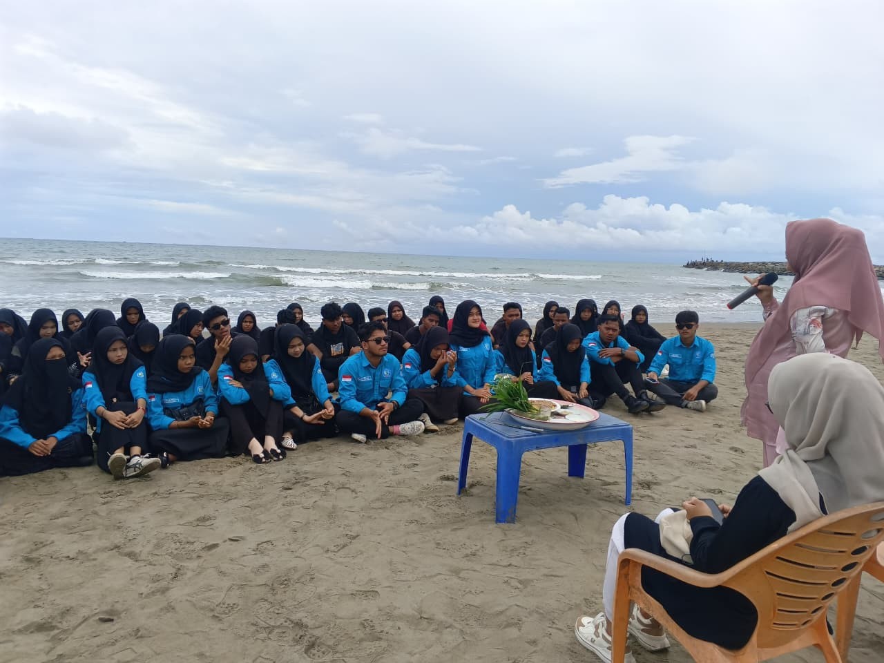 MIKRAB Seni Pertunjukan UNIKI 2024: Hangatnya Kebersamaan di Pantai Kuala Raja